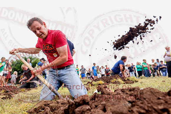Lady of the Lake Festival World Hole Digging Competition-16