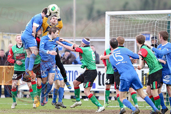 Ballinamallard United (0) V Glentoran (3) in IFA Premiership.