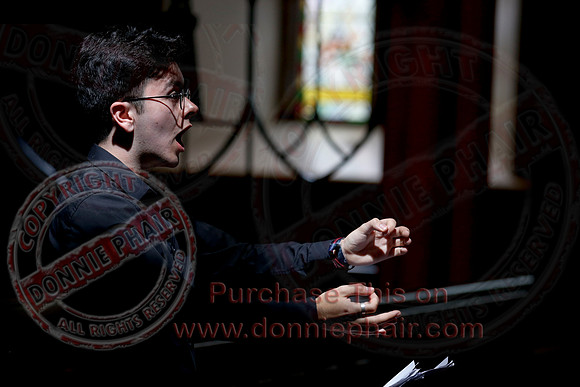 Matthew Murphy conducting the The Corpus Christi College from Oxford in St. Macartins Cathedral, Enniskillen.-12