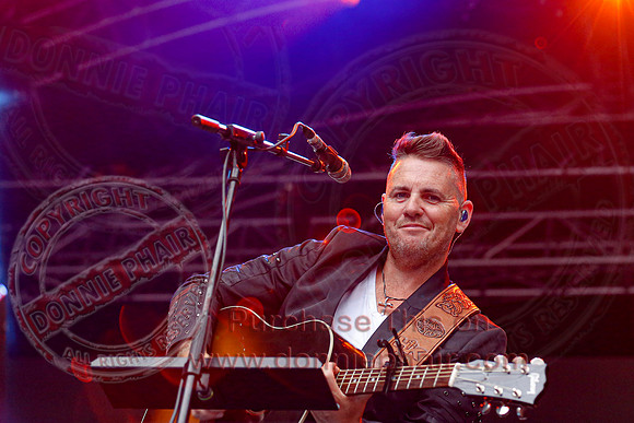 The High Kings at Custom House Square Belfast by Donnie Phair   10-08-21-37