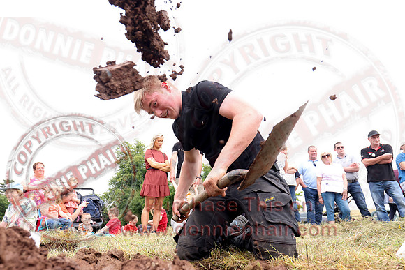 Lady of the Lake Festival World Hole Digging Competition-9