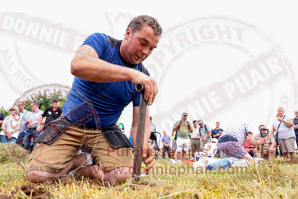 Lady of the Lake Festival World Hole Digging Competition-8