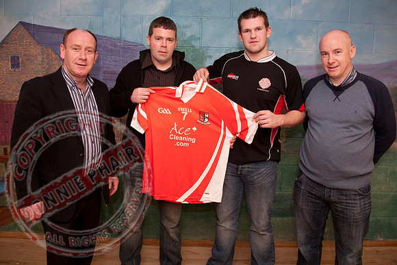 Knocks Grattan Hurling Club with their New Jerseys.