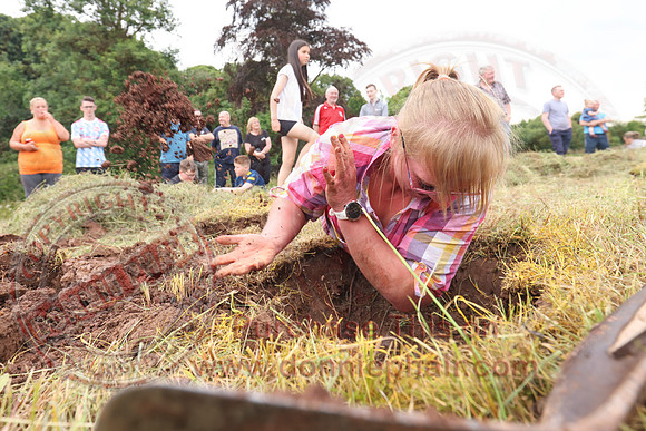 Lady of the Lake Festival World Hole Digging Competition-17