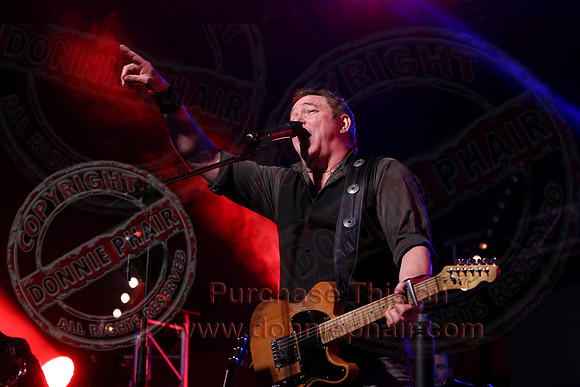 Live at the Castle Enniskillen    12-03-22-5