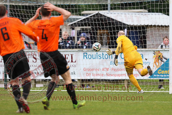 Ballinamallard United (1) V Glenavon (3) in IFA Danske Premier League.