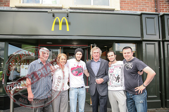 Pat Jennings, Former Irish International Goalkeeper meets Fans