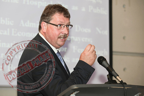 Northern Ireland Finance Minister Sammy Wilson MP meets local Business Representatives in the Clinton Centre, Enniskillen.